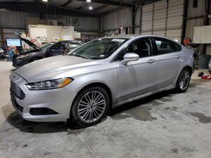 Ford Fusion SE 2.0L 4 2014