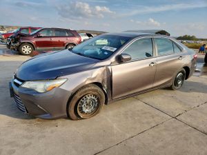 Toyota Camry LE 2.5L 4 2015