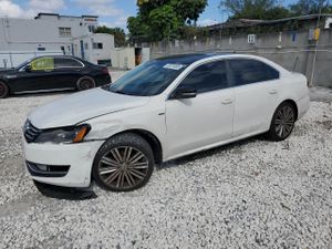 Volkswagen Passat SE 1.8L 4 2015