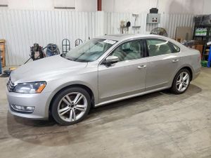 Volkswagen Passat SEL 2.0L 4 2014