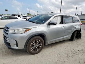 Toyota Highlander LE 3.5L 6 2017