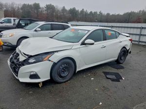 Nissan Altima S 2.5L 4 2022