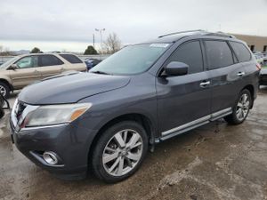 Nissan Pathfinder S 3.5L 6 2013
