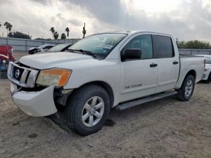 Nissan Titan S 5.6L 8 2014