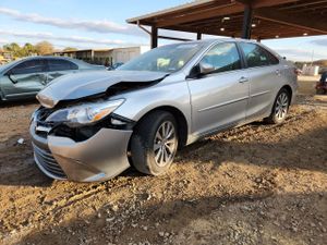 Toyota Camry LE 2.5L 4 2016