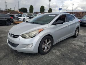 Hyundai Elantra GLS 1.8L 4 2013