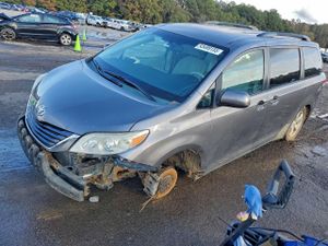 Toyota Sienna LE 3.5L 6 2013