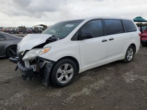 Toyota Sienna 3.5L 6 2015
