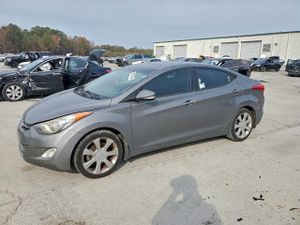Hyundai Elantra GLS 1.8L 4 2013