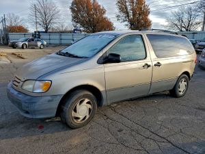 Toyota Sienna LE 3.0L 6 2001