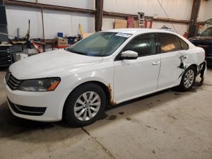 Volkswagen Passat S 2.5L 5 2013