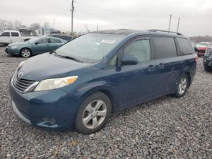 Toyota Sienna LE 3.5L 6 2011