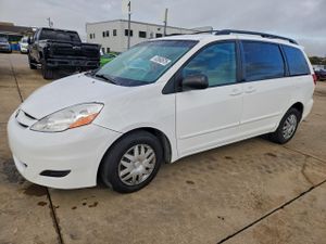 Toyota Sienna CE 3.5L 6 2010