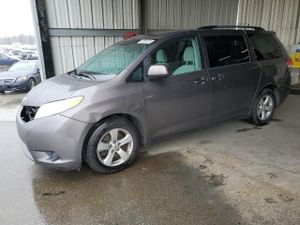 Toyota Sienna LE 3.5L 6 2013