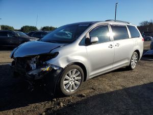 Toyota Sienna XLE 3.5L 6 2013