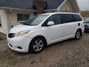 Toyota Sienna LE 3.5L 6 2012