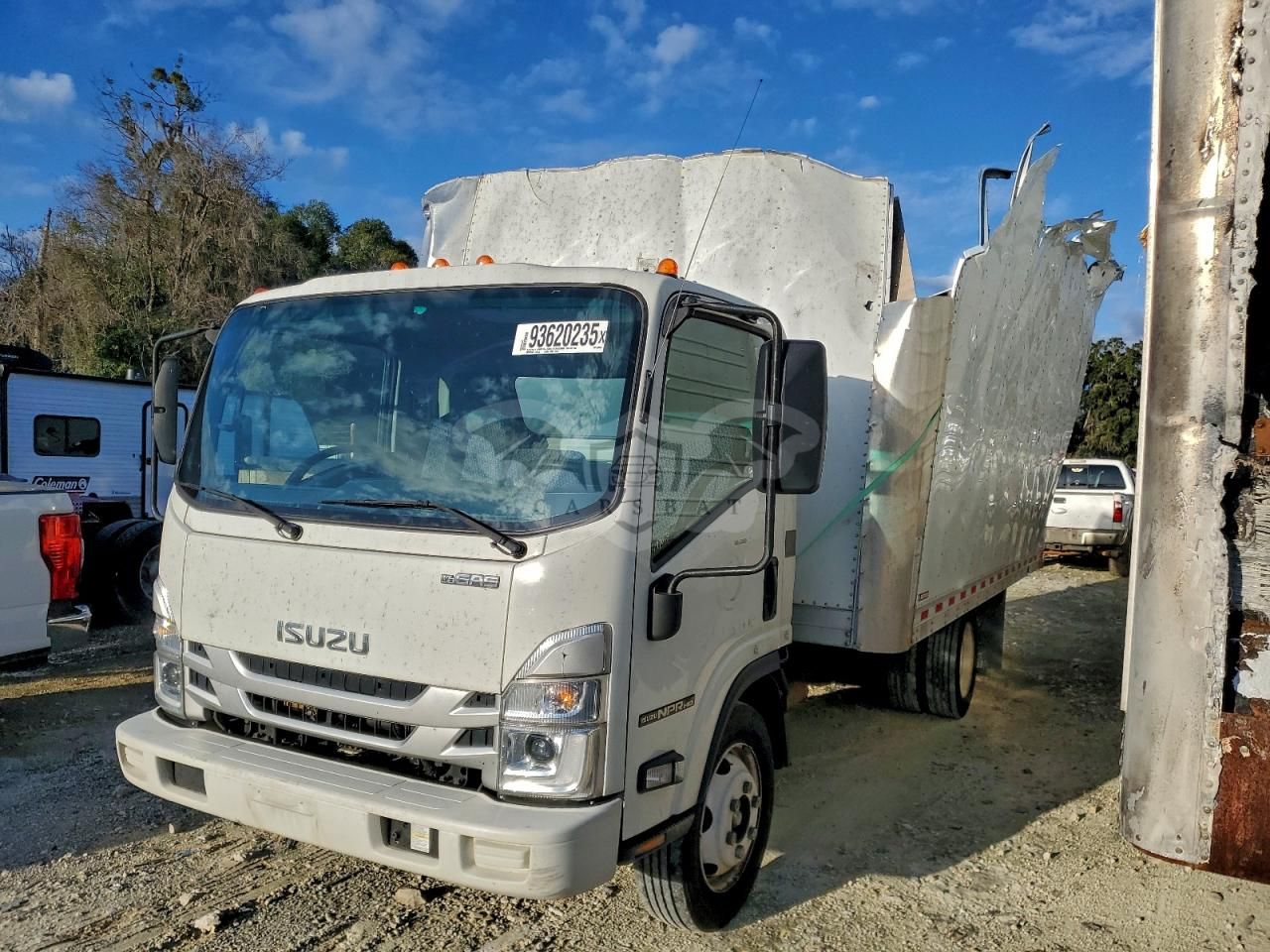 Isuzu NPR 6.6L 8 2023