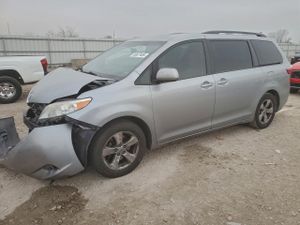 Toyota Sienna LE 3.5L 6 2015