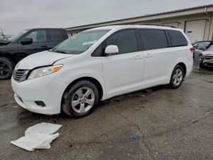 Toyota Sienna LE 3.5L 6 2013