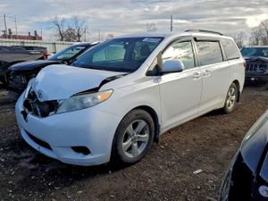 Toyota Sienna LE 3.5L 6 2015