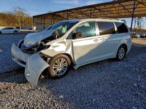 Toyota Sienna XLE 3.5L 6 2015