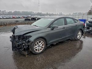 Ford Fusion SE 2.5L 4 2015