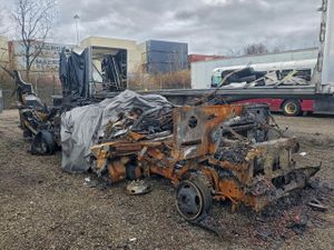 Ford Econoline E450 SUPER DUTY COMMERCIAL STRIPPED CHASSIS 6.8L 10 2017