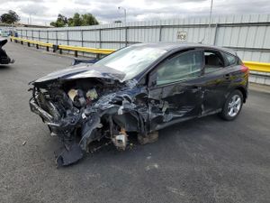 Ford Focus SE 2.0L 4 2013