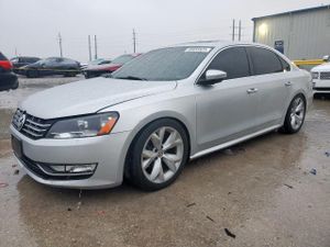 Volkswagen Passat SEL 2.0L 4 2013