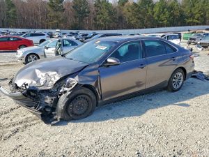 Toyota Camry LE 2.5L 4 2015