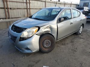 Nissan Versa S 1.6L 4 2013
