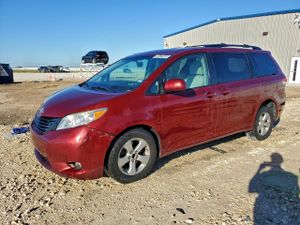 Toyota Sienna LE 3.5L 6 2013