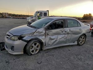 Toyota Corolla BASE 1.8L 4 2013