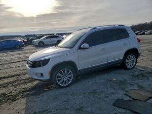 Volkswagen Tiguan S 2.0L 4 2015