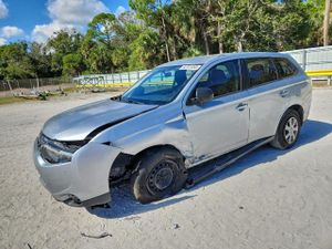Mitsubishi Outlander ES 2.4L 4 2014