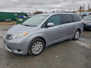 Toyota Sienna XLE 3.5L 6 2015