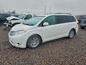 Toyota Sienna XLE 3.5L 6 2015