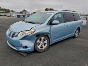 Toyota Sienna LE 3.5L 6 2015
