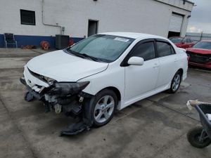 Toyota Corolla BASE 1.8L 4 2013