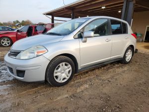 Nissan Versa S 1.8L 4 2010