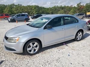 Volkswagen Jetta BASE 2.0L 4 2013