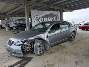 Chrysler 200 TOURING 2.4L 4 2013