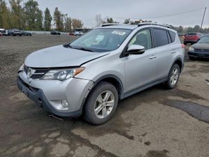 Toyota Rav4 XLE 2.5L 4 2014