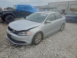 Volkswagen Jetta SE 1.8L 4 2014