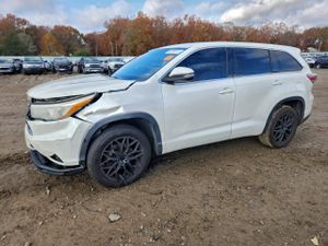 Toyota Highlander LE 3.5L 6 2015