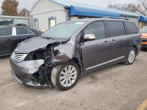 Toyota Sienna XLE 3.5L 6 2013