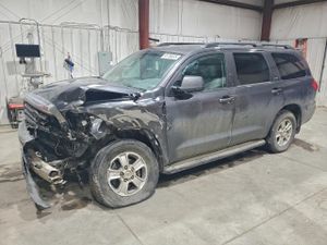 Toyota Sequoia SR5 5.7L 8 2015