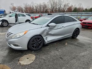 Hyundai Sonata SE 2.4L 4 2013