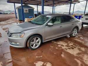 Volkswagen Passat SEL 2.0L 4 2014