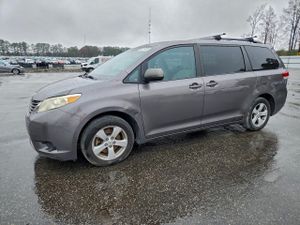 Toyota Sienna LE 3.5L 6 2011
